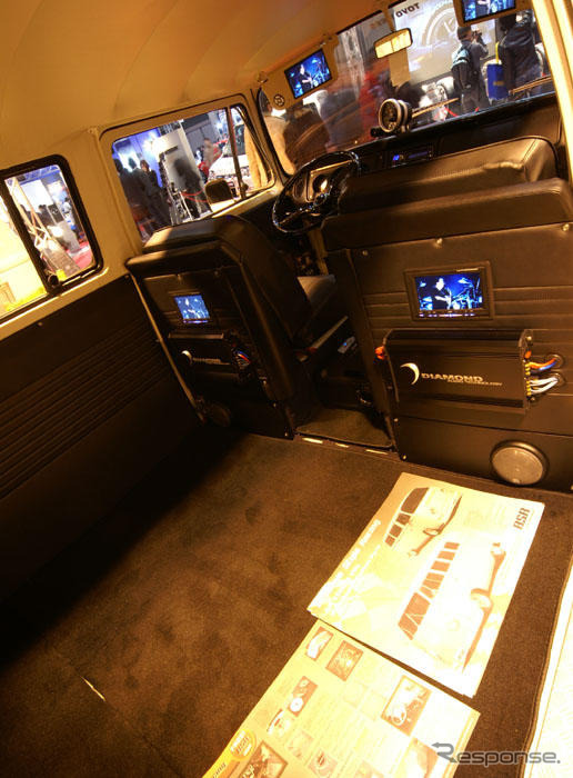 【東京オートサロン06】Brooomワールドでタイムスリップ