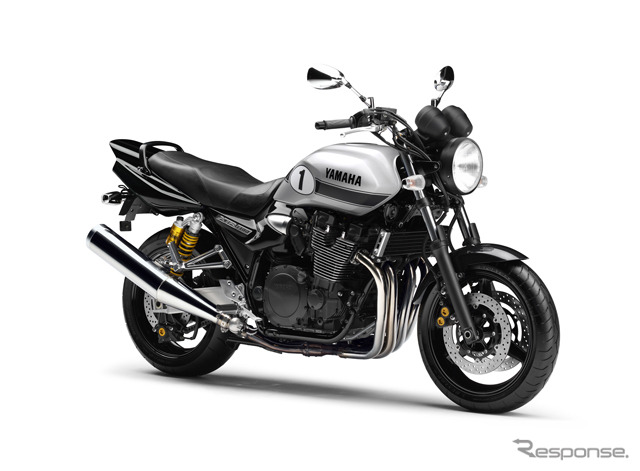 ヤマハ発動機、XJR1300に新色「シルバーメタリック1」を追加設定