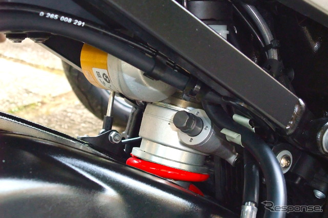 ザックス セミアクティブサス開発車両(BMW S1000R)
