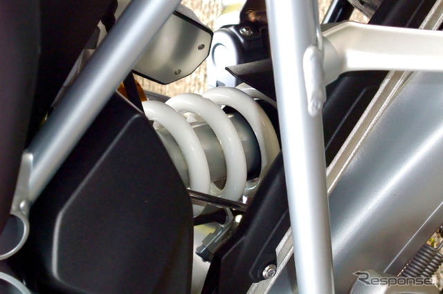 ザックス セミアクティブサス開発車両(BMW R1200GS)
