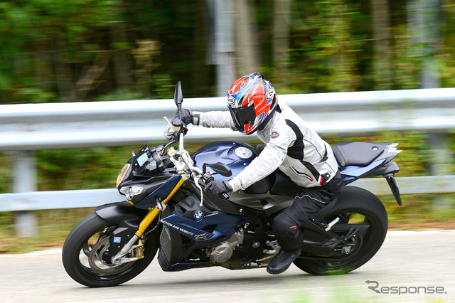 ザックス セミアクティブサス開発車両（BMW S1000R）