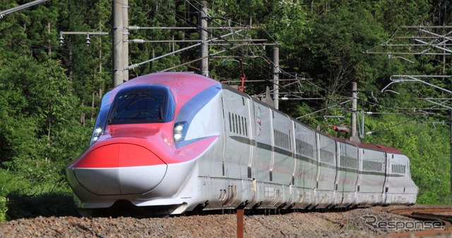 2014年ローレル賞に選ばれた秋田新幹線『こまち』用のE6系。受賞記念式典が11月8日に秋田駅で開催される。