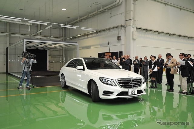 デリバリコーナー1号車となったSクラス特別仕様車「S 550 long プレミアムスポーツ」