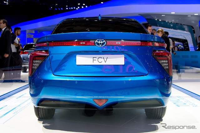 トヨタ FCVセダン コンセプト(パリモーターショー14)