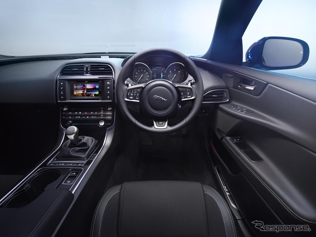 ジャガー XE のR-スポーツ