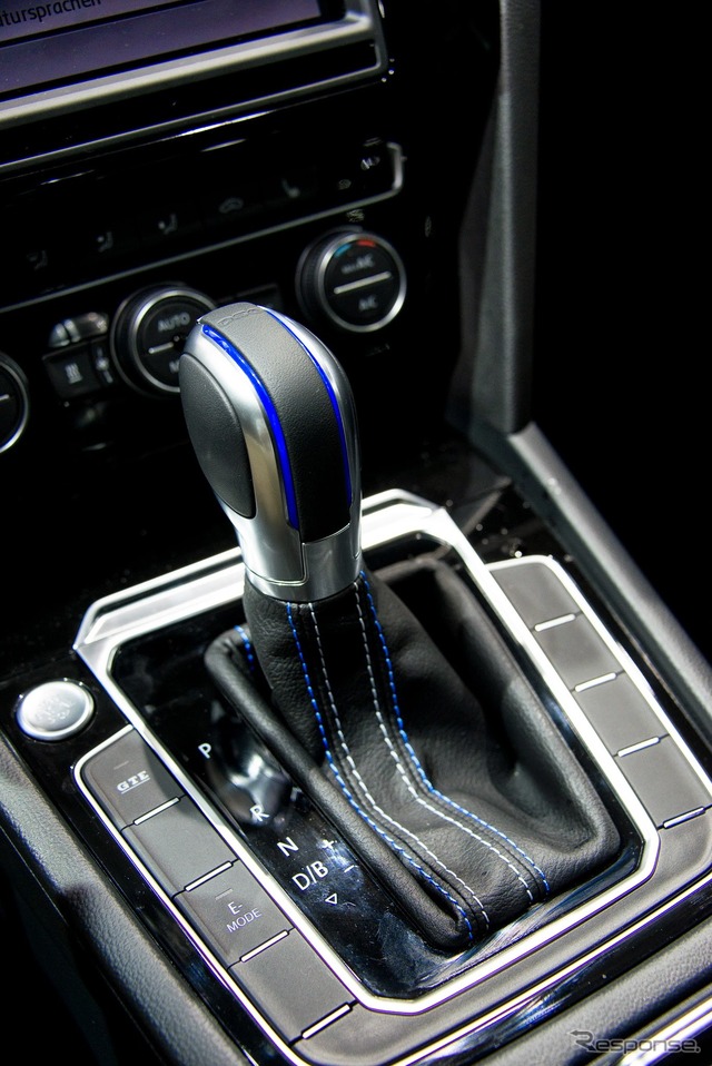 VW パサート GTE(パリモーターショー14)