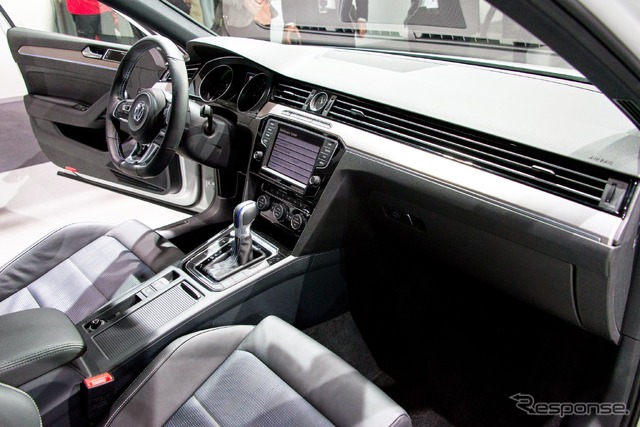 VW パサート GTE(パリモーターショー14)