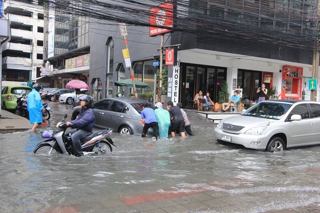 アソーク通りの洪水（２１日）