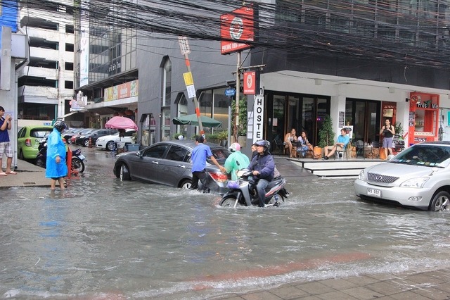 アソーク通りの洪水（２１日）