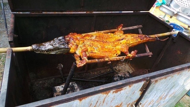 ワニの姿焼きはいかが? タイ北部のケータリング会社