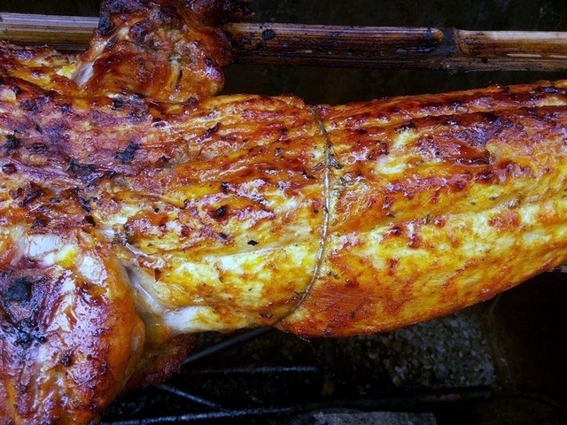 ワニの姿焼きはいかが? タイ北部のケータリング会社