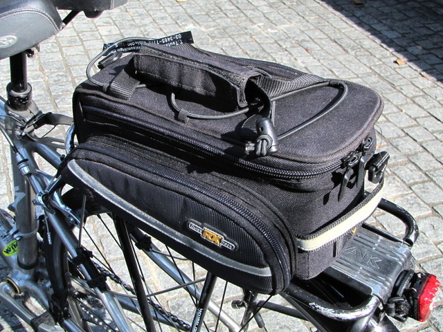 【津々見友彦の6輪生活】ゴムロープが襲いかかる!…自転車乗車時、荷物をどう運ぶ?
