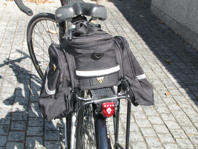 【津々見友彦の6輪生活】ゴムロープが襲いかかる!…自転車乗車時、荷物をどう運ぶ?