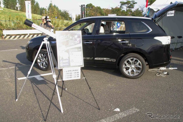 三菱がモータースポーツジャパン2014で実施している体験イベント「バーチャル星空ドライブ&プレゼントキャンペーン」