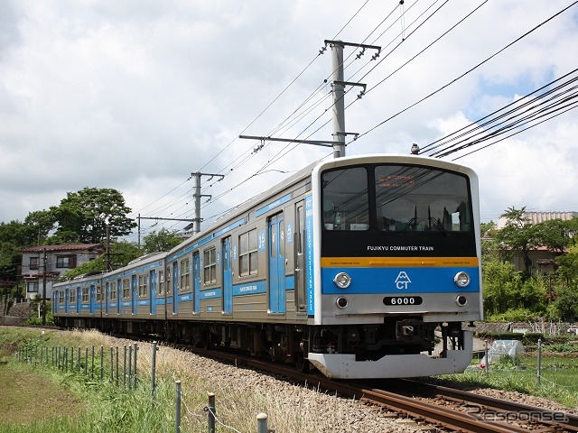 「ヤマノススメ号」で使用された6000系電車。10月27日からの運行も6000系が使われる。