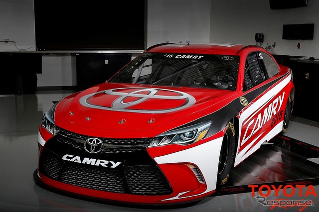 トヨタ カムリの2015年型NASCARマシン