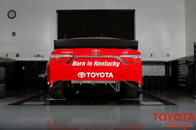 トヨタ カムリの2015年型NASCARマシン