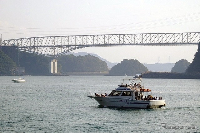 明治三大築港のひとつ「三角西港」から天草パールラインを眺める