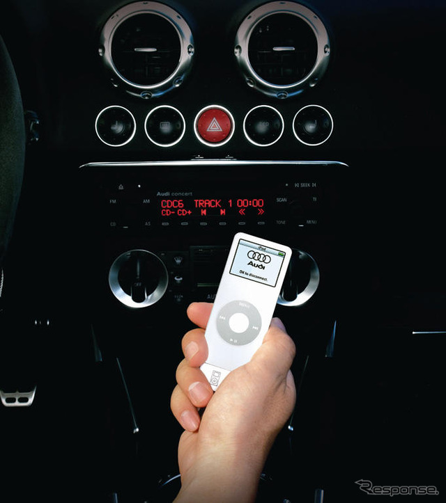 アウディ TT を買うと iPod とアダプターがついてくる