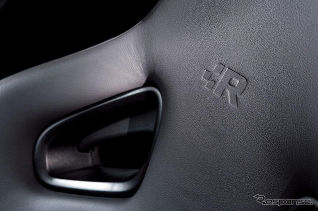 【VW ゴルフR32 欧州リポート】3ピースのスーツを着こなしたトップアスリート