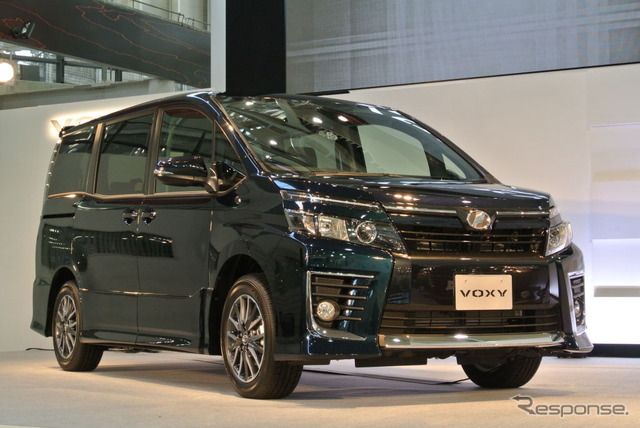トヨタ自動車 ヴォクシー