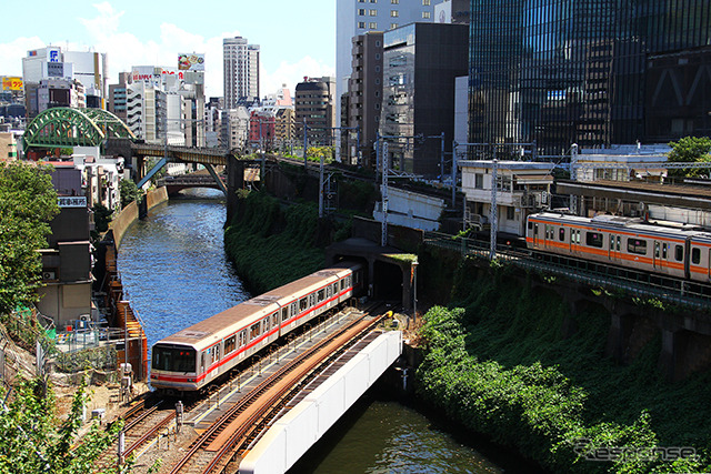 耐震補強工事が実施されている御茶ノ水駅付近