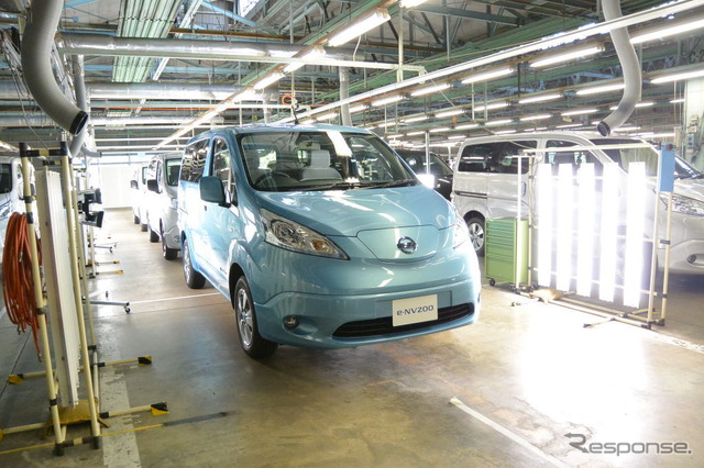 追浜工場 e-NV200 検査場