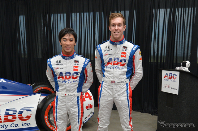 琢磨の新チームメイトであるホークスワース(右)は、来季が参戦2年目、24歳になる英国出身選手。