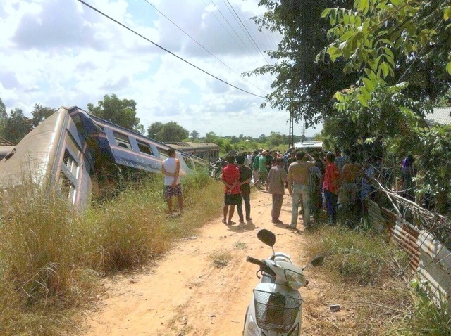 タイ東北で列車がトラックに衝突・脱線　４人死亡、８０人けが