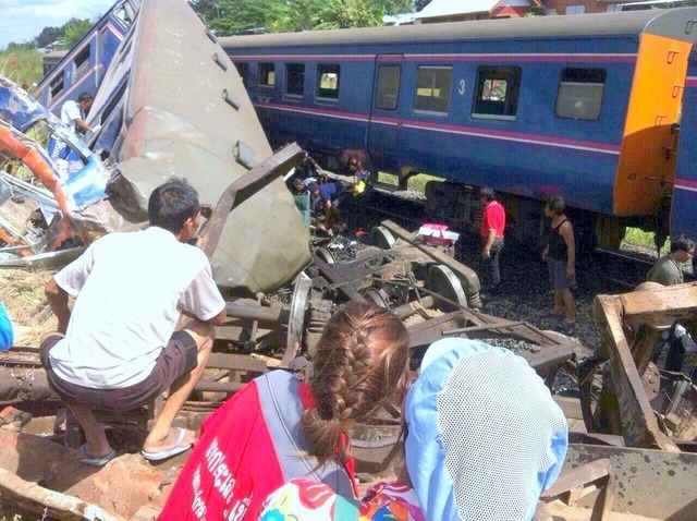 タイ東北で列車がトラックに衝突・脱線　４人死亡、８０人けが