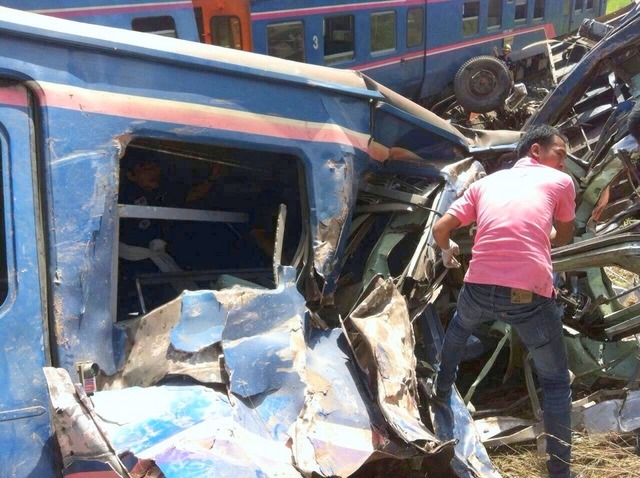 タイ東北で列車がトラックに衝突・脱線　４人死亡、８０人けが