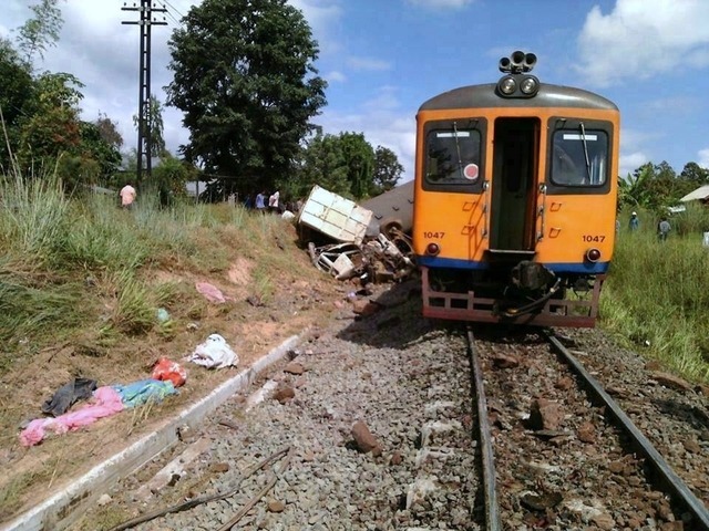 タイ東北で列車がトラックに衝突・脱線　４人死亡、８０人けが