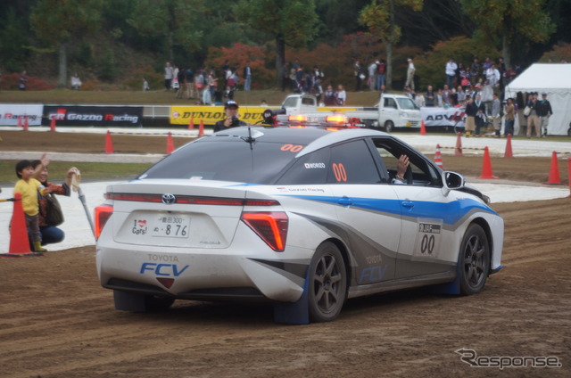 トヨタ FCV ラリー仕様(新城ラリー14)