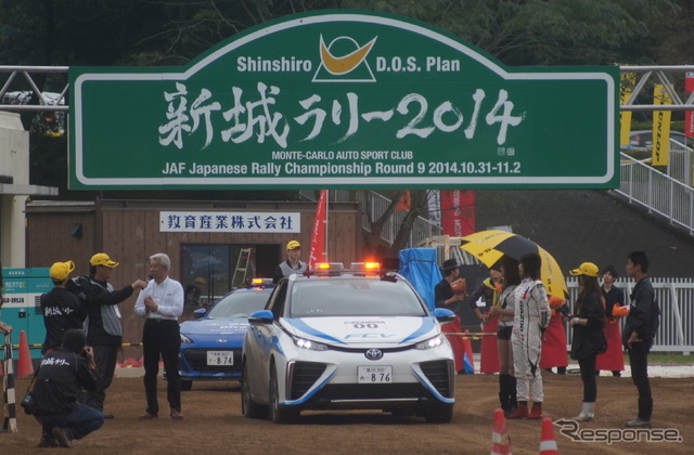 トヨタ FCV ラリー仕様(新城ラリー14)
