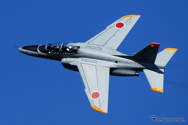 平均年齢50歳超という、ベテランパイロットで構成される「シルバーインパルス」のT-4。