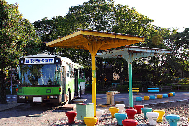 公園のなかに都営バス……。ここは葛飾区にある新宿交通公園