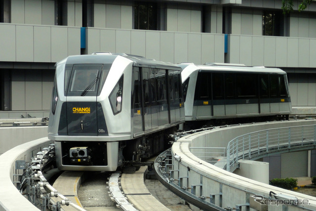 シンガポール・チャンギ国際空港で使用されている三菱重工製の新交通システム車両