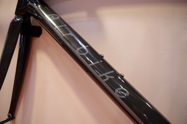 エアーバイクのカーボンフレーム、モニター予定価格7万円