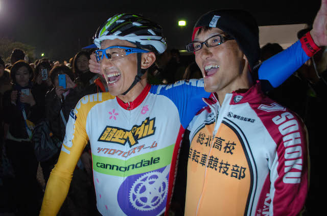 優勝した山本と弱虫ペダル原作の渡辺(STAR LIGHT MAKUHARI2014)