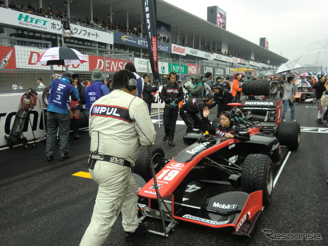 優勝したオリベイラは4番グリッド発進だった(コクピットにいるのはチームスタッフ)。