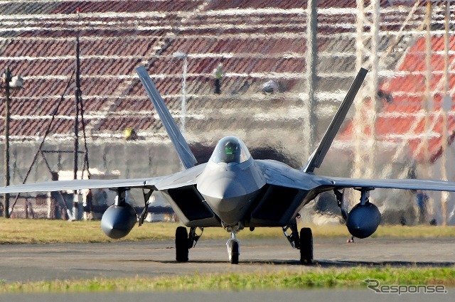 これまでの飛来は航空祭(友好祭)への展示が目的で武装していなかったが、今回は空対空ミサイルを搭載していた模様。