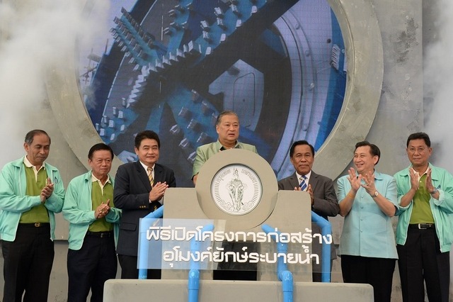 バンコク都知事、放水路トンネル建設現場視察