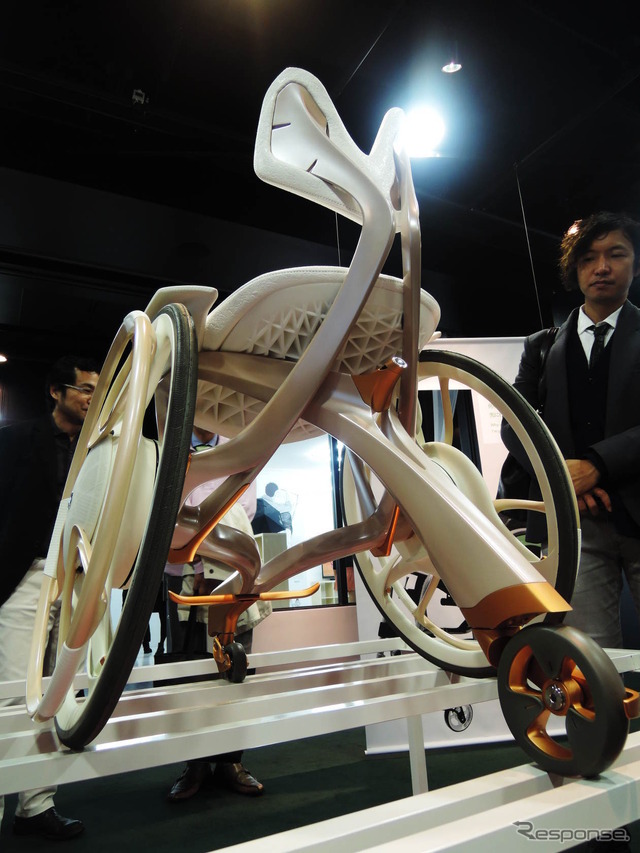 ヤマハのコンセプト電動アシスト車椅子『02GEN』(廣川玉枝バージョン)