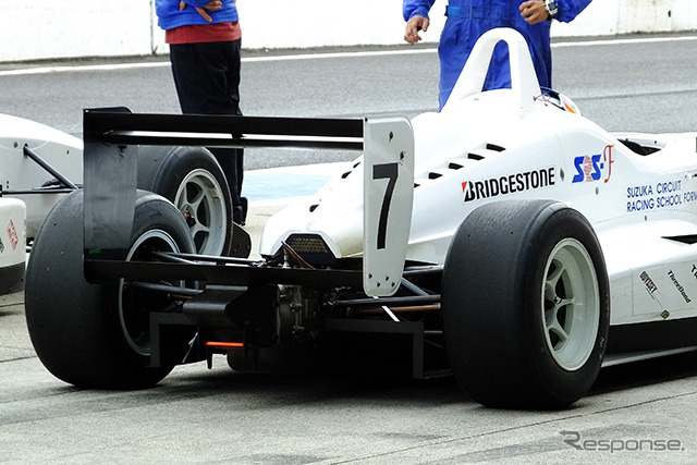ホンダの2Lエンジンを積むスクール用オリジナル・フォーミュラカー(国際レーシングコース仕様)