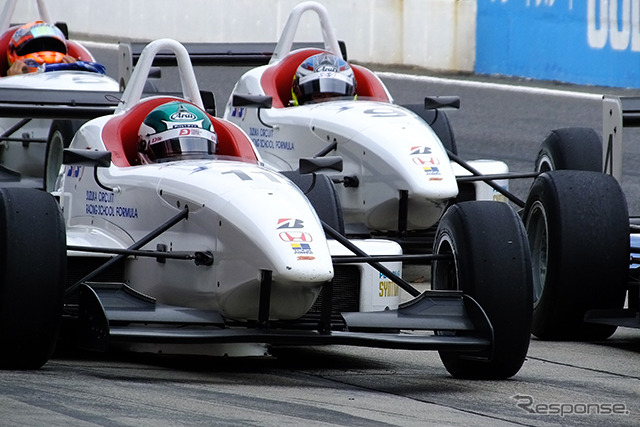 ホンダの2Lエンジンを積むスクール用オリジナル・フォーミュラカー(国際レーシングコース仕様)