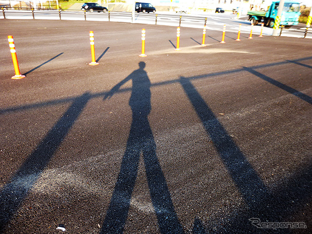 サーキット道路と中勢バイパスの交差点を歩く
