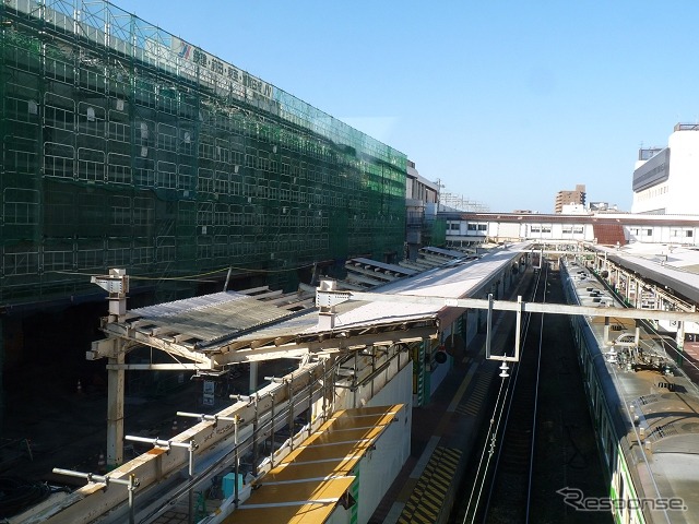 越後線の線路切替工事は、新潟駅とその前後の線路を高架化する連立事業の一環として行われる。写真は高架化工事が進む新潟駅構内。