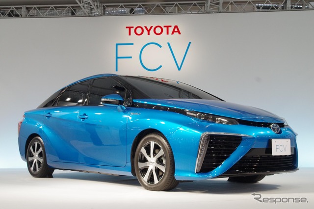 トヨタ セダンタイプの新型燃料電池自動車（FCV）