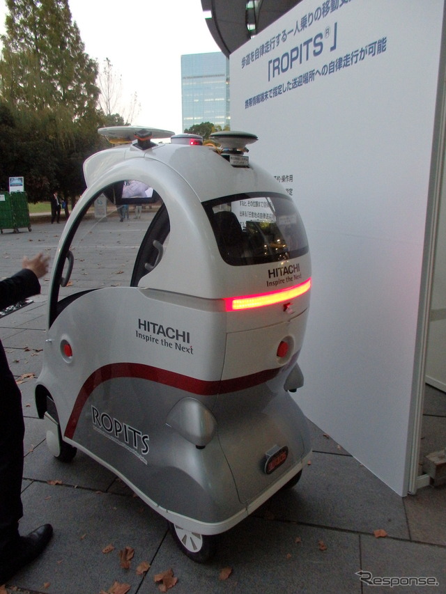 【G空間EXPO14】「目的地まで連れてって」…日立の移動支援ロボットが初デモ