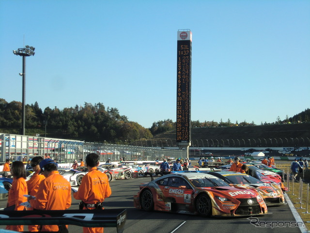 決勝レース直後のパルクフェルメ。